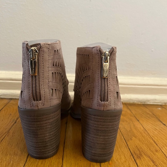 VINCE CAMUTO Tarita Sandals - Women’s 8.5 NWOT - Picture 4 of 11